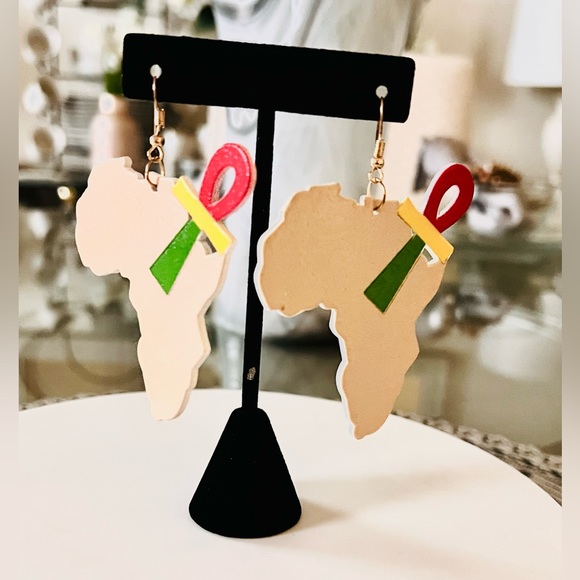 Afrocentric Women African Map Wooden Shaped Wood Dangle Earrings - Picture 3 of 5